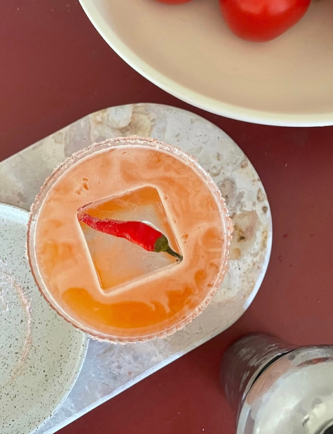 🌶️ Chilli vs Jalapeño Margaritas: The Spicy Cocktail Trend Everyone’s Obsessed With (Plus Tropical Pairings That Take It to Another Level)